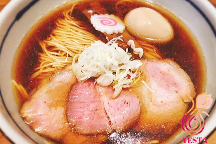 Ramen 在中国很受欢迎的日本料理是拉面 大家好，今天Admin有一份日本流行的菜单再次照常出发。如果有人去日本旅行或去过日本，一定很熟悉。脸很熟悉今天给大家带来的菜单，当然，因为可以说是用这个菜单在日本很容易找到的菜单。 （拉面）”作为一种受欢迎的食物菜单而闻名